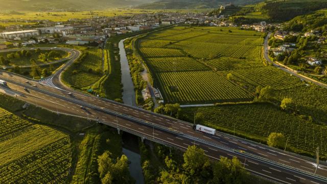La descarbonización de las autopistas es uno de los ejes del plan de sostenibilidad de Abertis