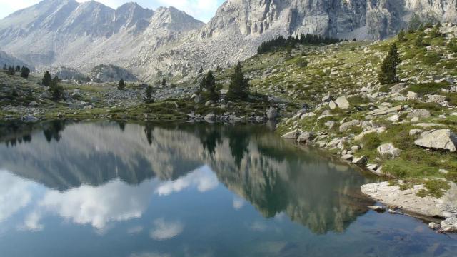 Lago de los Pirineos