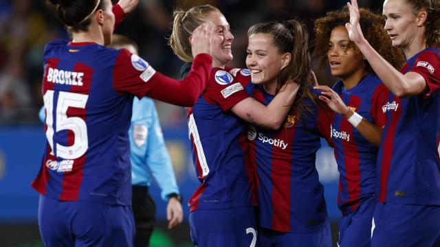 Las jugadoras del Barça celebran uno de sus goles ante el Rosengard