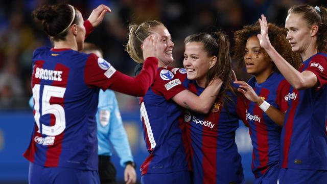 Las jugadoras del Barça celebran uno de sus goles ante el Rosengard
