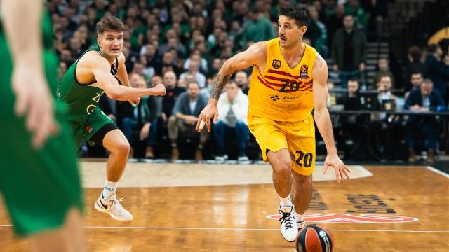 Laprovittola comanda una jugada del Barça contra el Zalgiris Kaunas