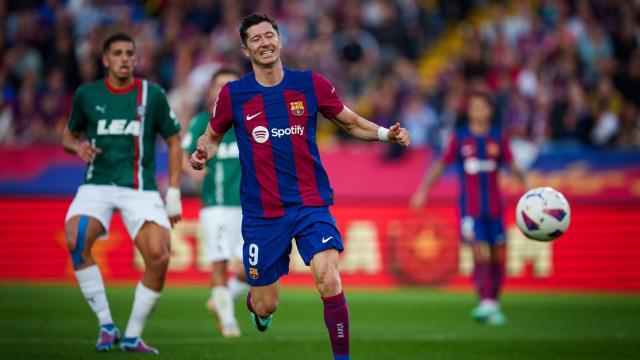 Lewandowski se lamente por una ocasión fallada en un partido del Barça en la Liga