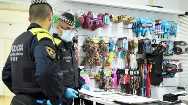 Imagen de dos efectivos de la UREP en Ciutat Vella