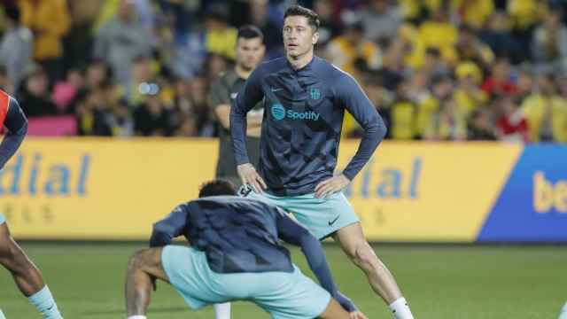 Los jugadores del Barça calientan antes del partido de Las Palmas