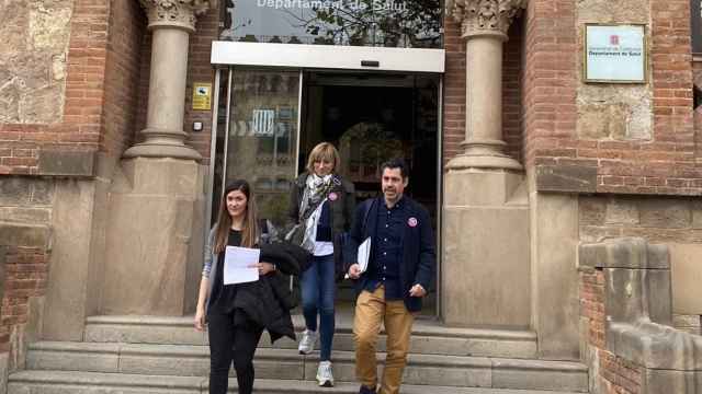 Una delegación de Infermeres de Catalunya, saliendo de la Consejería de Salud ayer