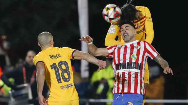 Jules Koundé y Oriol Romeu, durante el partido contra el Barbastro