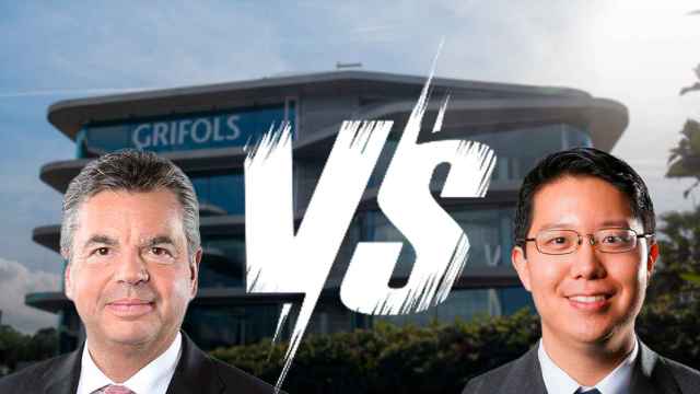 Thomas Glanzmann (i.), presidente ejecutivo de Grífols, y Daniel Yu (d.), director de Gotham City Research