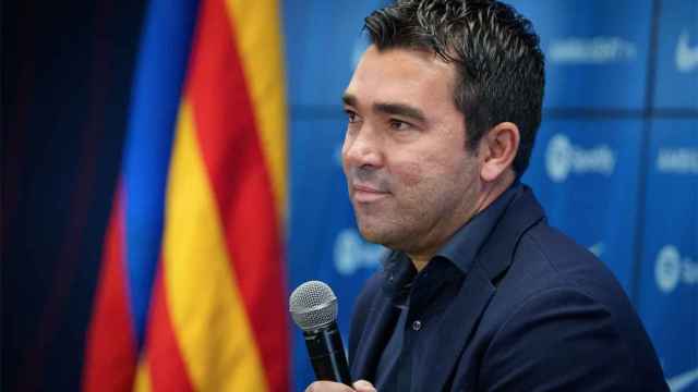 Deco, durante una rueda de prensa con el FC Barcelona