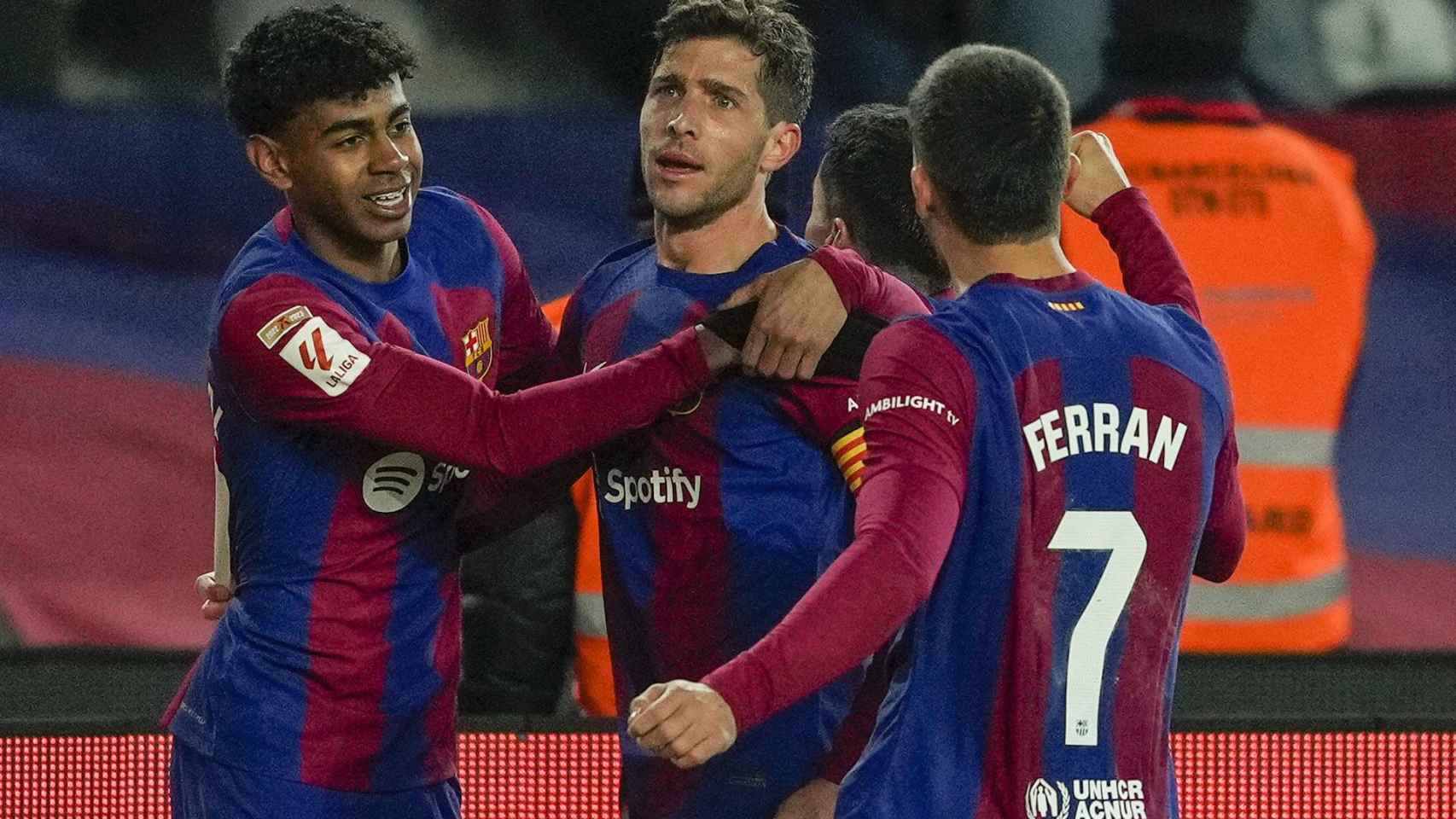 Sergi Roberto, celebrando uno de sus goles contra el Almería