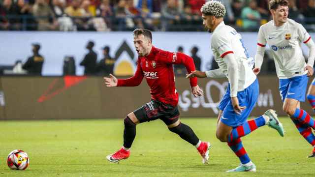 Ronald Araujo y Andreas Christensen, durante el partido contra Osasuna