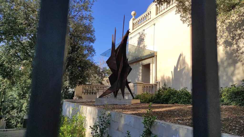 Una escultura al palauet de Litexco a la zona alta de Barcelona