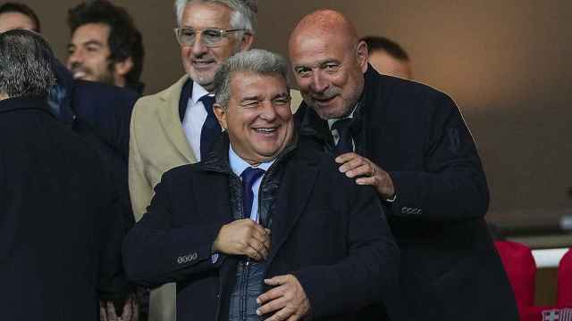 Laporta, en la grada de Montjuïc, durante el partido entre el Barça y la UD Almería