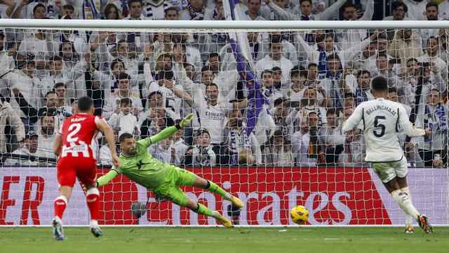 Bellingham marca de penalti en la jugada más polémica del Real Madrid-Almería