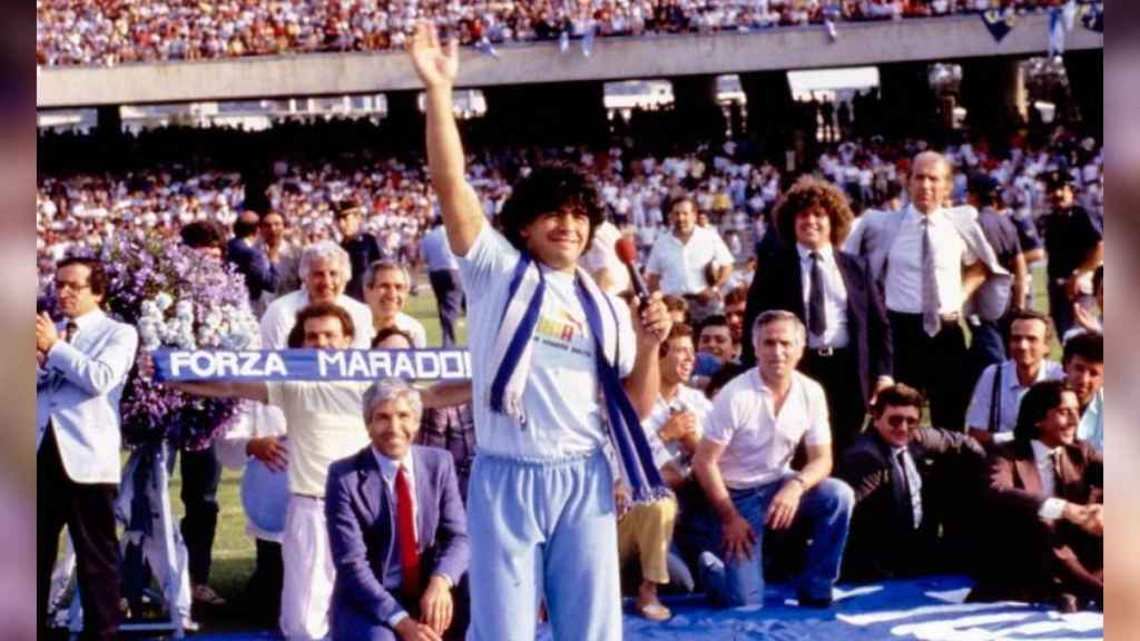 Maradona, amb Puma, el dia de la seva presentació com a nou jugador del Nàpols