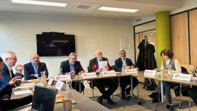 El presidente de la Cámara de Comercio de Terrassa, Ramon Talamàs, junto al resto de la directiva de la entidad