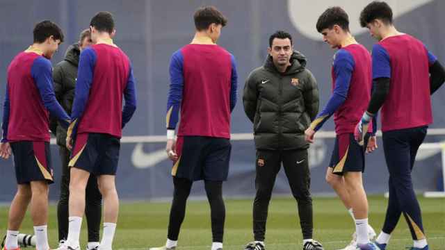 Xavi Hernández, junto a los jugadores del FC Barcelona