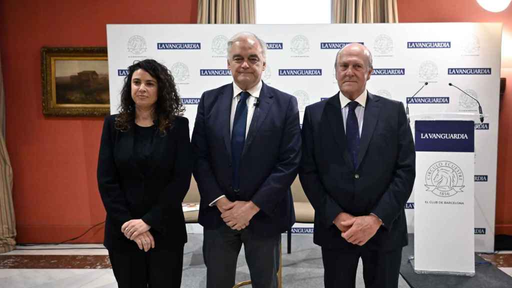 De izquierda a derecha: Silvia Angulo, Esteban González Pons y Enrique Lacalle