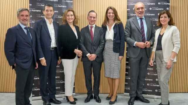 De izquierda a derecha: Tomás Pereda (Fundación máshumano), Rafael Doménech (BBVA Research), Laura González-Molero (APD), Íñigo Sagardoy (Fundación máshumano y Sagardoy Abogados), Ana Argelich (MSD), Plácido Fajardo (Leaderland) y Beatriz Sánchez (Fundación máshumano)