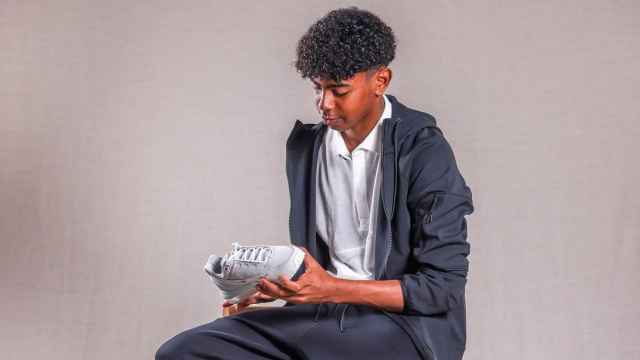 Lamine Yamal enseña sus Air Max en redes