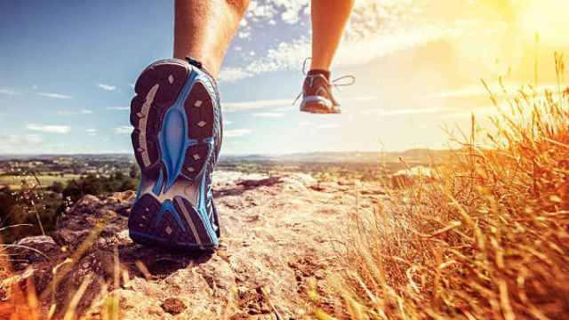 Imagen de un atleta en una carrera de montaña