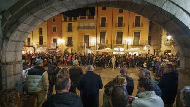 Minuto de silencio por el crimen de Torroella