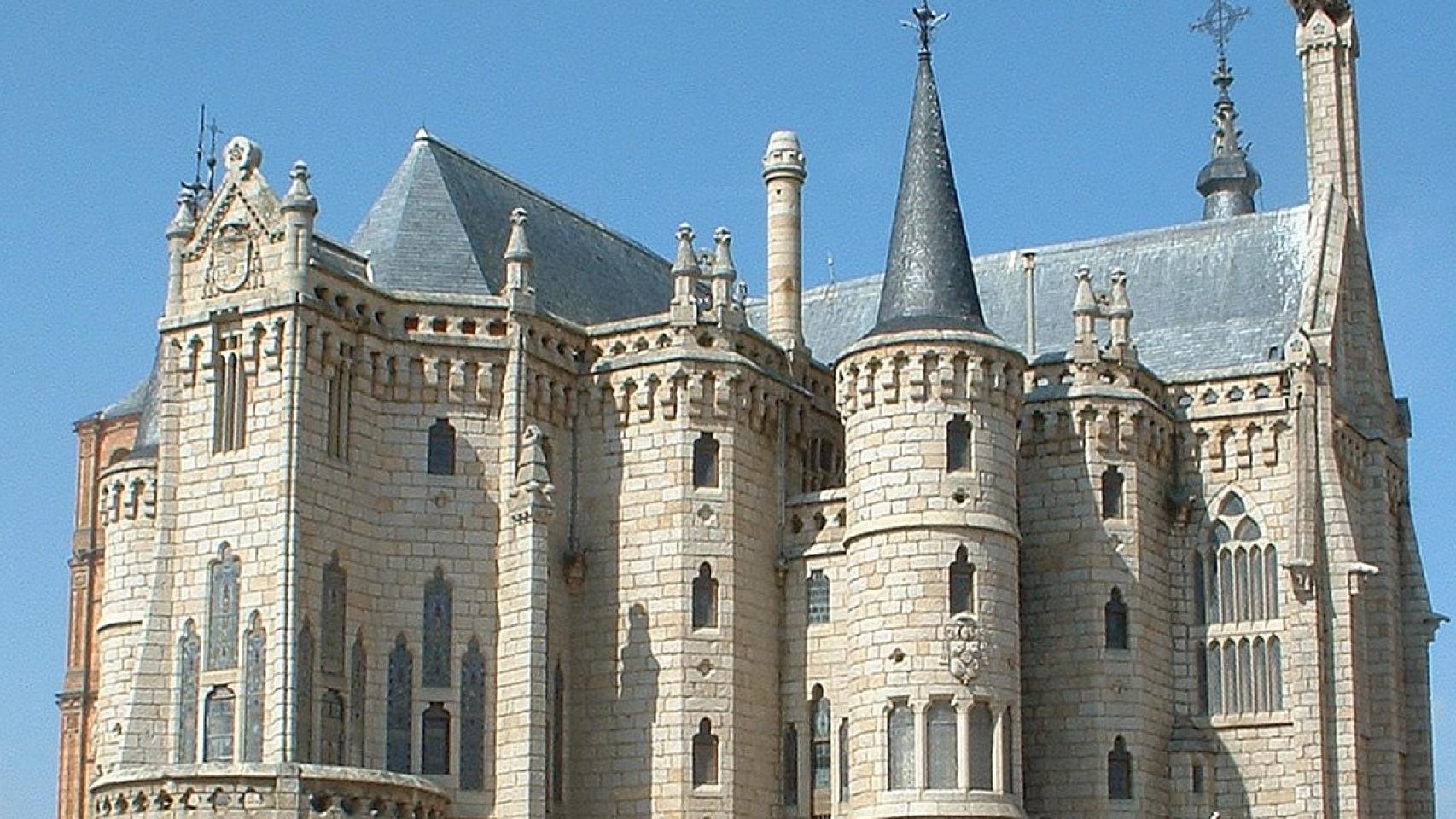 El Palacio Episcopal de Astorga está en León