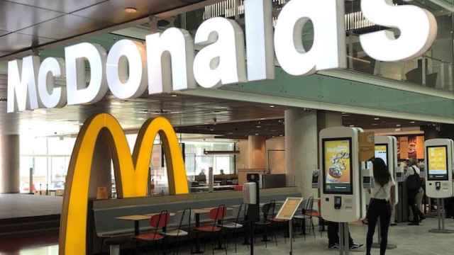 Imagen del interior de un restaurante McDonald's
