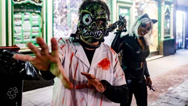 Dos personas disfrazadas