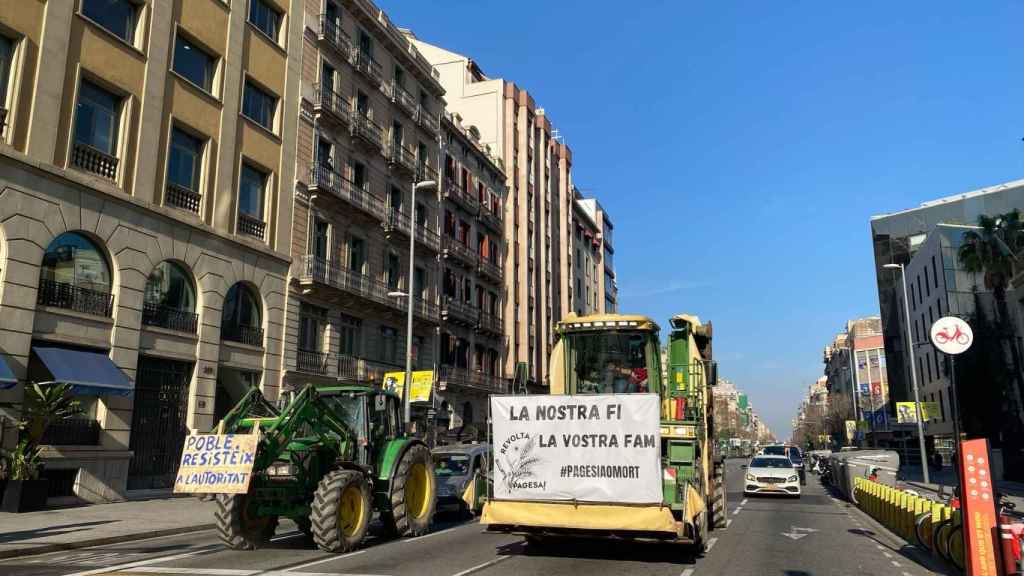Protesta de los payeses en la calle Aragón de Barcelona