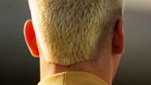 El ‘pelo-pollo’ de Marc Guiu impacta en el regreso a los entrenamientos del Barça