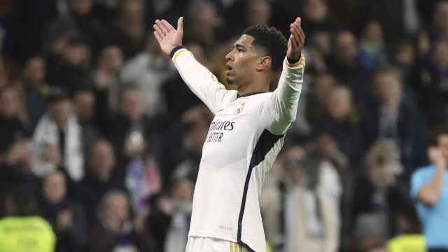 Jude Bellingham hace su clásica celebración tras marcarle un doblete al Girona