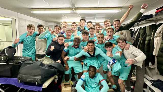 Los jugadores del Barça B celebran el triunfo sufrido contra el Sabadell
