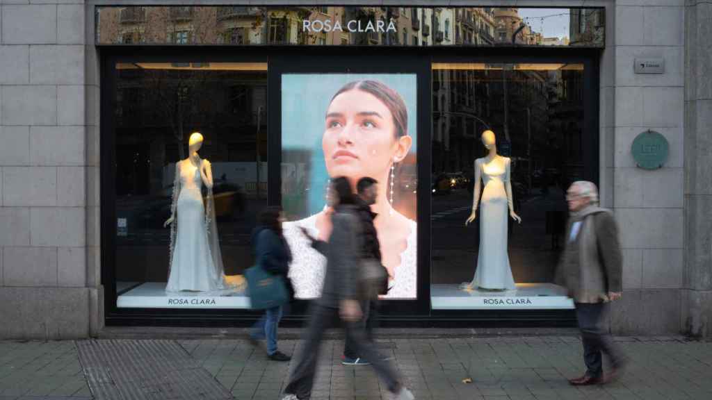 La principal tienda de la diseñadora nupcial Rosa Clarà en Barcelona