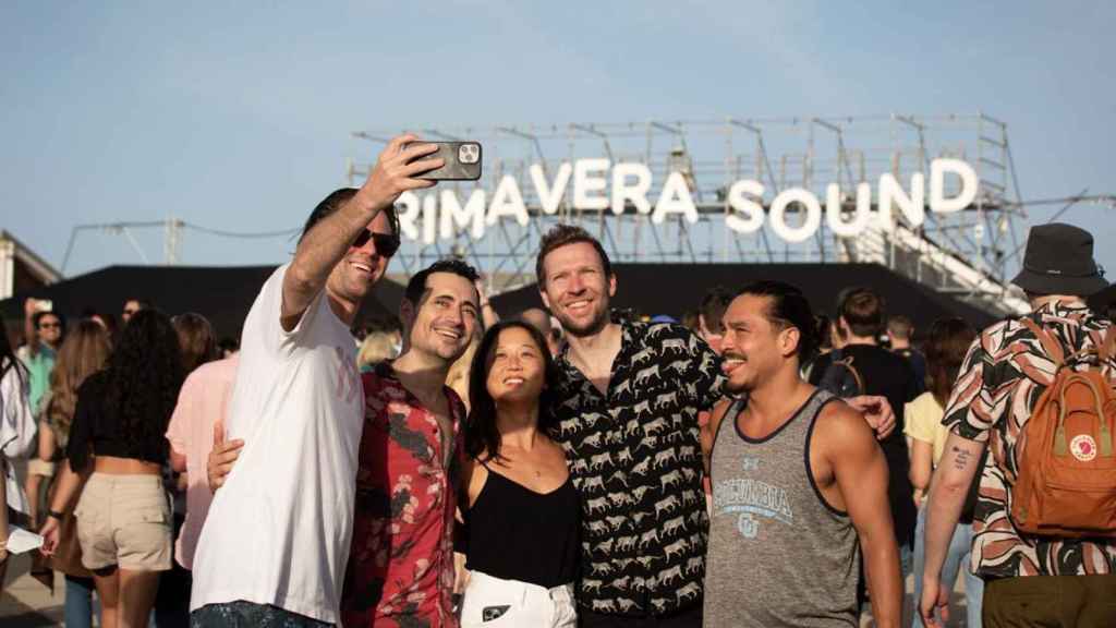 Asistentes al Primavera Sound de Barcelona, haciéndose un selfi