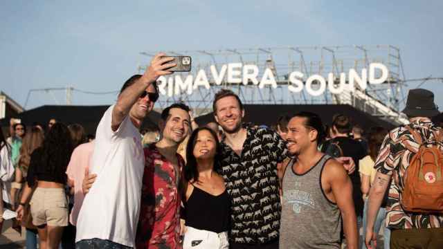 Asistentes al Primavera Sound de Barcelona, haciéndose un selfi