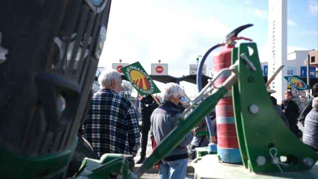 Los agricultores catalanes en huelga bloquean los accesos a Mercabarna el pasado 13 de febrero del 2024