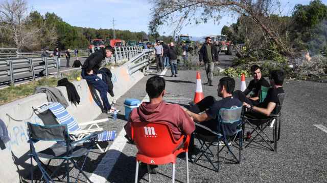 Agricultores en el corte de la autopista AP-7
