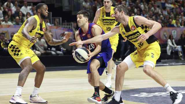 Nico Laprovittola entra a canasta contra el Lenovo Tenerife