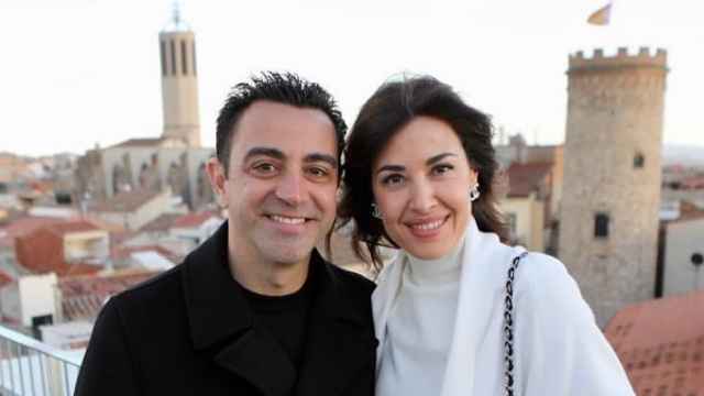 Xavi Hernández, de vacaciones junto a su esposa, Núria Cunillera
