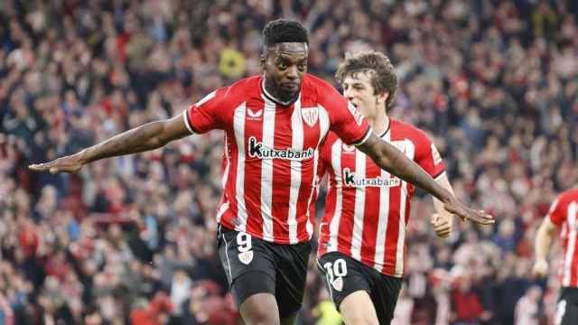 Iñaki Williams celebra su gol en San Mamés contra el Girona