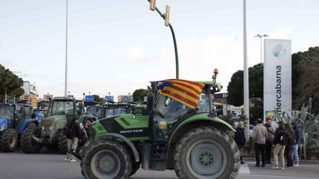 Manifestación de agricultores ante las instalaciones de Mercabarna