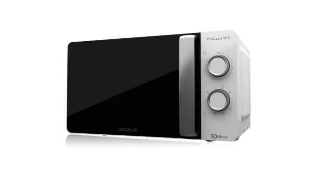 ¡Chollazo en Amazon!: el microondas más famoso de Cecotec ahora cuesta menos de 60€