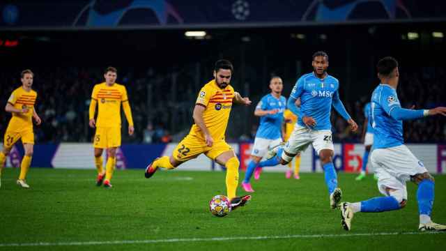 Gundogan dispara desde fuera del área en el Nápoles-Barça
