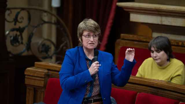 La consellera de Educación de la Generalitat, Anna Simó, durante una sesión de control al Govern, en el Parlament