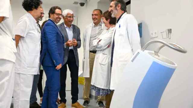 El consejero catalán de Salud, Manel Balcells, con Ramon Salazar, exgerente del ICO