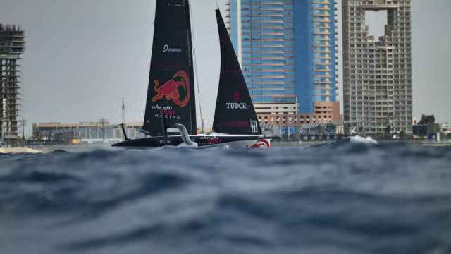 Un monocasco de la Copa América de vela, anteriormente