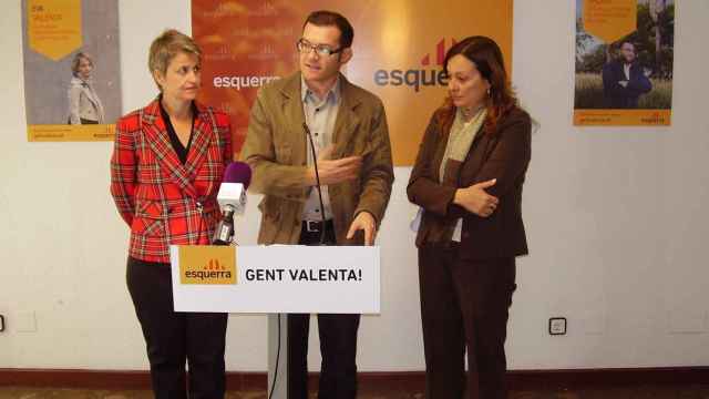 La exconsejera de Educación Marta Cid (derecha) con la actual titular, Anna Simó (izquierda)