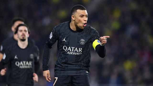 Mbappé festeja un gol con el PSG en la 2023-24