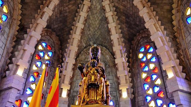 Camarín de la Moreneta en el interior del santuario