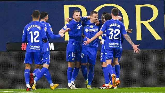 Los jugadores del Getafe festeja un gol anotado en casa del Villarreal